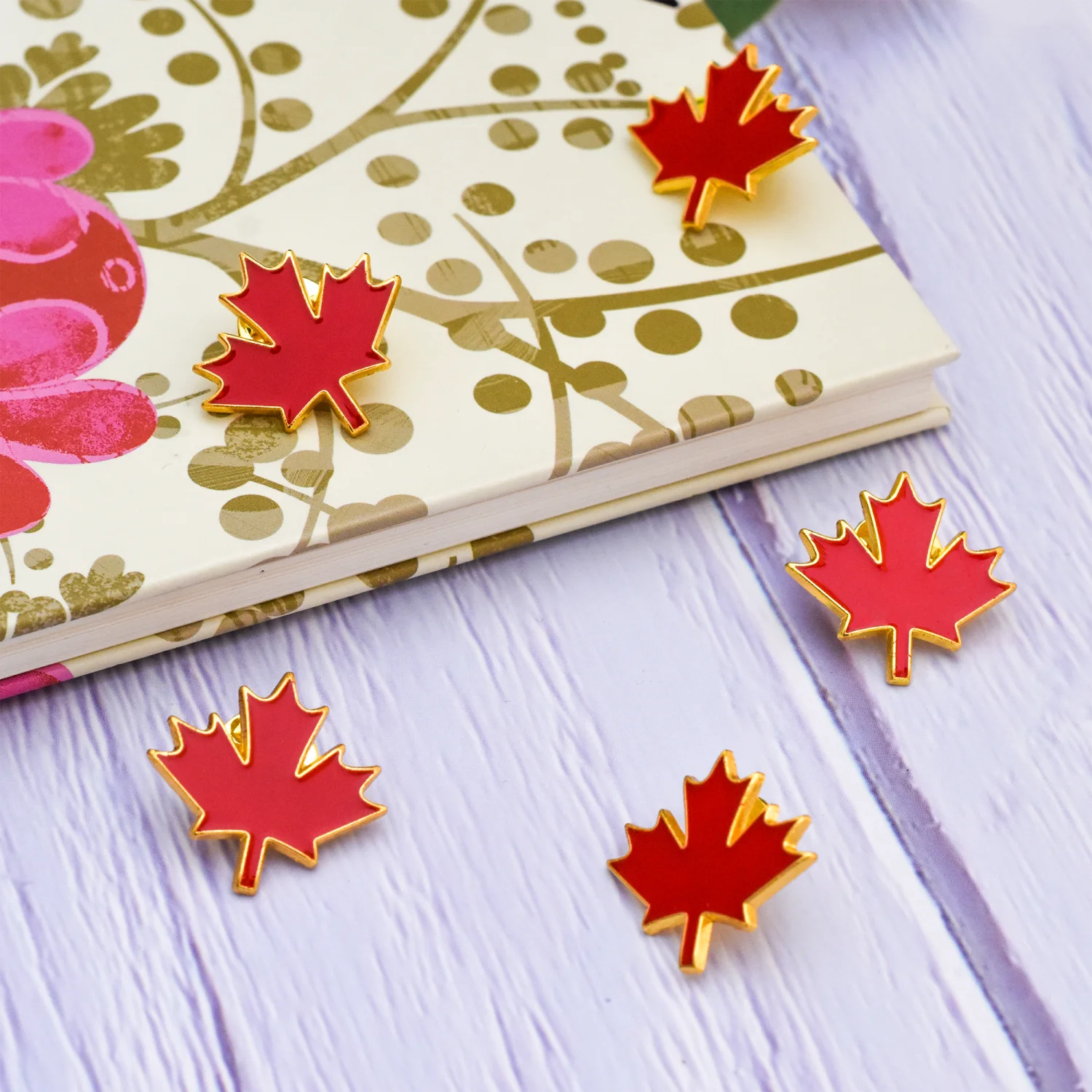 5PCS Canada Maple Leaf Lapel Pin - Elegant Metal Brooch for Hats, Bags, and Suits