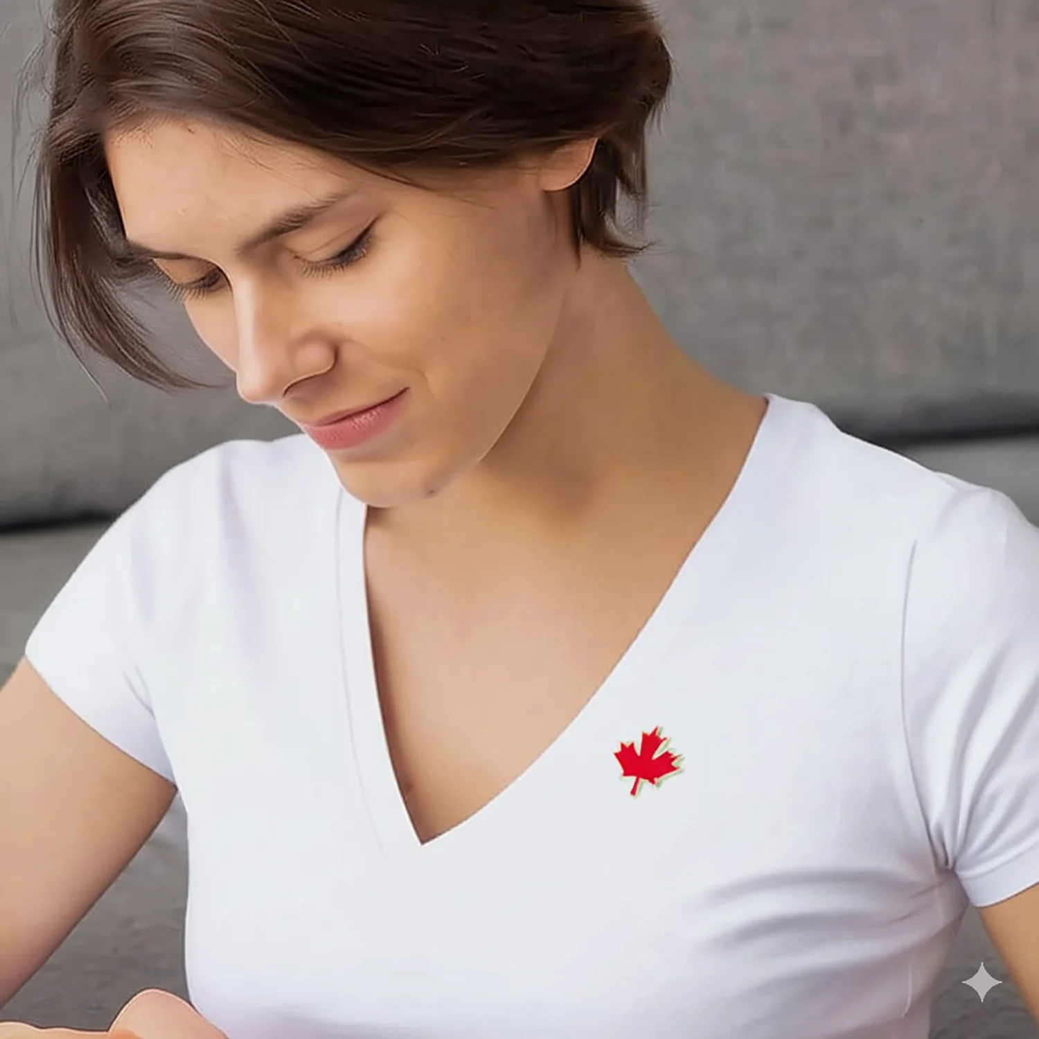 5PCS Canada Maple Leaf Lapel Pin - Elegant Metal Brooch for Hats, Bags, and Suits